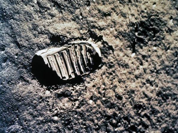 Ένα από τα πρώτα βήματα στη Σελήνη. Πρόκειται για το αποτύπωμα του Buzz Aldrin από την αποστολή Apollo 11 στις 20 Ιουλίου του 1969.